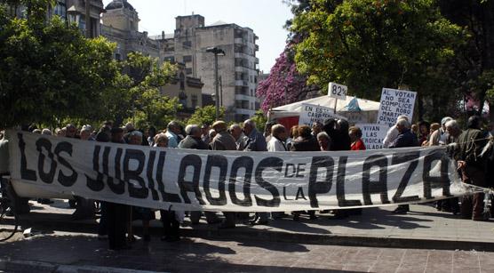 Hubo un principio de acuerdo entre el Gobierno y los jubilados de la Plaza