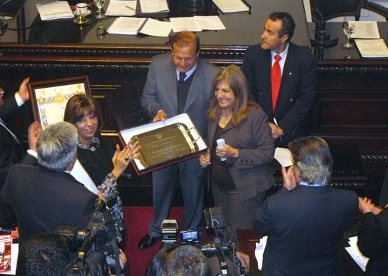 Cristina Krezman fue distinguida por la legisladora Susana Montaldo el viernes en sesión legislativa