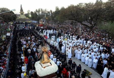 Más de 550.000 personas participaron ayer en Salta en la procesión en honor al Señor y la Virgen del Milagro