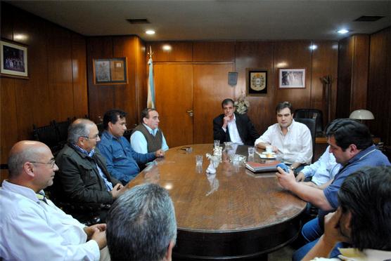 Propietarios de taxis se reunieron, ayer, con la comisión de Transporte del Concejo Deliberante