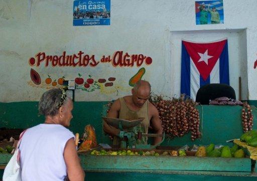 Una verdulería con antigua balanza en La Habana