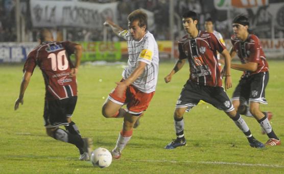 En Santiago del Estero, el local Central Córdoba no pudo con el Santo tucumano. 0 a 0 final.