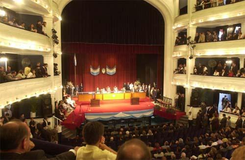 En un multitudinario acto en el Teatro San Martín, juraron ayer los legisladores electos en las últimas elecciones provinciales