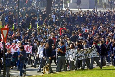 El movimiento estudiantil chileno confirmó ayer que sigue vivo tras convocar a 40 mil personas