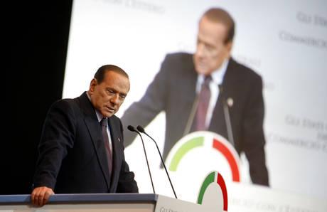 Berlusconi tambalea en su propio laberinto