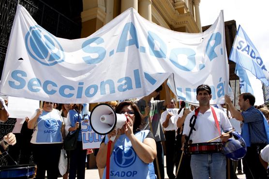 SADOP se movilizará en la puerta de varios colegios privados repartiendo folletos explicativos sobre el contrato a plazo