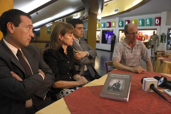 El libro se comercializará el día de la presentación, en la librería de la Facultad de Filosofía y Letras de la UNT y el Centro 