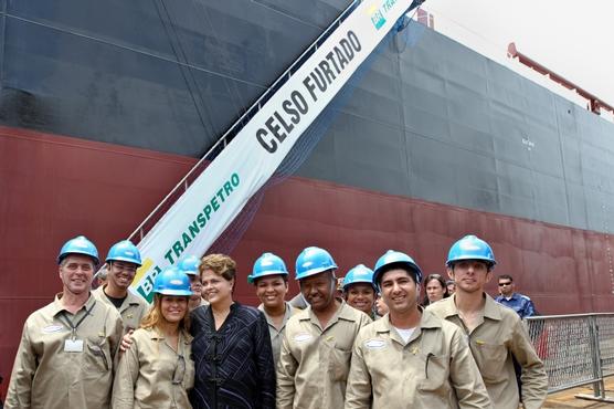 Dilma junto a trabajadores portuarios