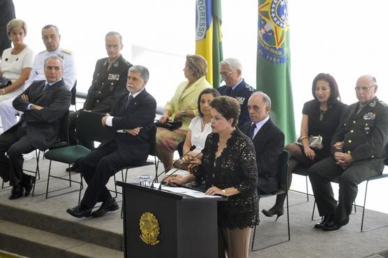 Dilma habla ante nuevos oficiales de las FFAA