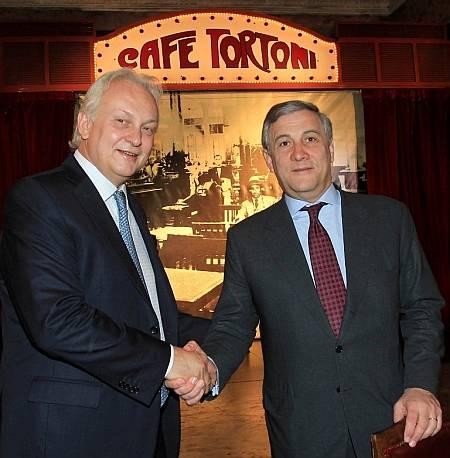 El secretario de Turismo, Daniel Aguilera, y el vicepresidente de la Comisión Europea, Antonio Tajani