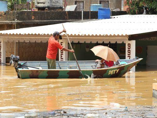 Pobladores de Campos en barco