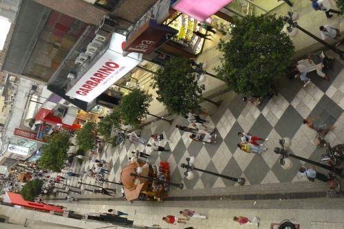 Ni un ambulante por Peatonal Muñecas, en hora pico