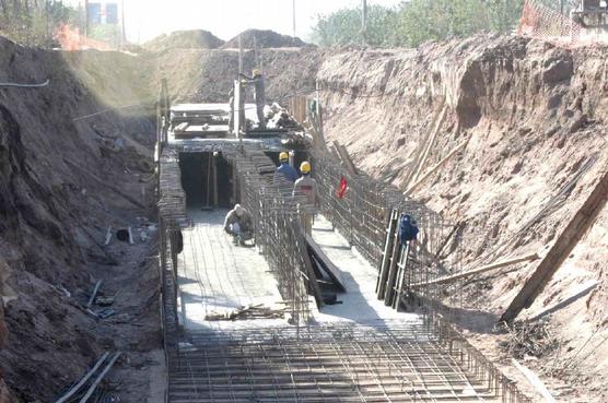 Continúan las obras de construcción del Canal Pascual Tarulli