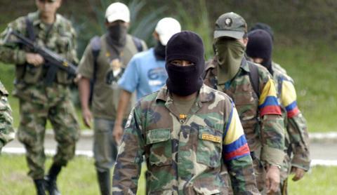 La guerrilla colombiana de las FARC anunció este miércoles que aplaza indefinidamente la liberación de seis policías y militares