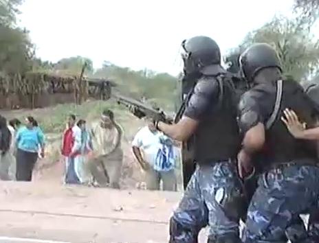 La policía catamarqueña desalojó el viernes a un grupo de ambientalistas que cortaba la ruta nacional 60