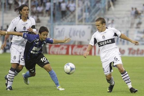 Gimnasia y Esgrima de La Plata  derrotó a Atlético 2 a 0