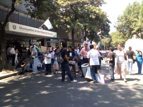 Ruídosa movilización en la Municipalidad