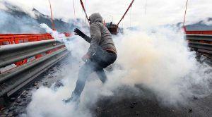 Carabineros gasean a troche y moche