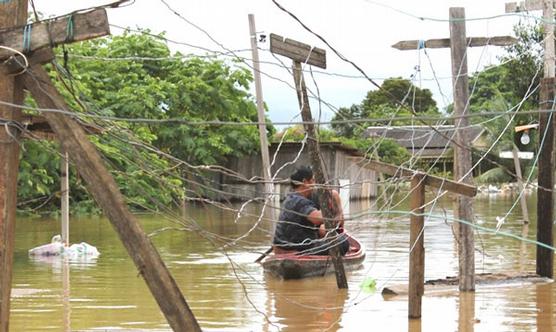 Miles de evacuados en Bolpebra