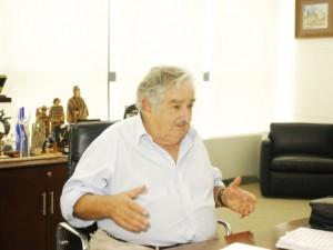 Mujica quiere a militares en acto de reparación