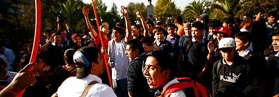 Miles de estudiantes en Santiago ayer