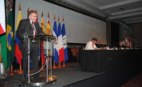 El Intendente Domingo Amaya disertó en Chile