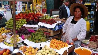 Una vendedora de frutas de La Paz