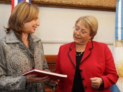 La presidenta provisional del Senado, Beatriz Rojkes de Alperovich, recibió ayer a la ex mandataria chilena Michelle Bachelet