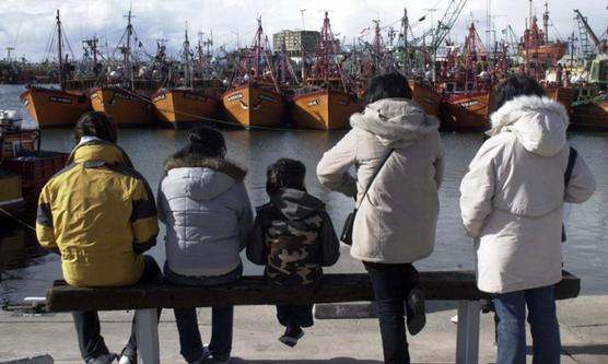 Turistas en el puerto