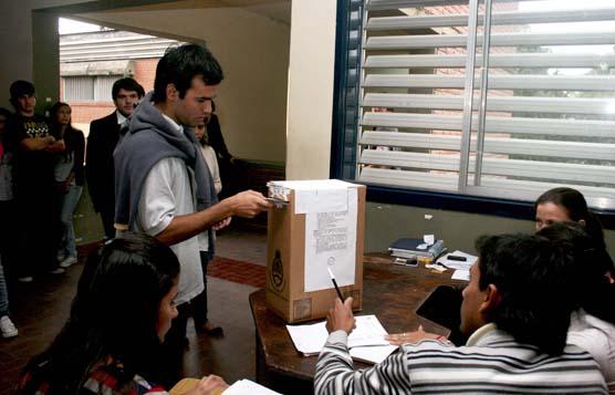 De un padrón 26.913 alumnos regulares (habilitados para votar) asistieron a las urnas cerca del 80 por ciento