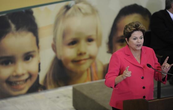 Rousseff durante el acto de lanzamiento del programa de inclusión