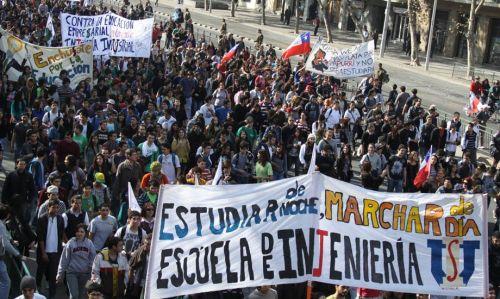 Una multitud recorrió las calles de Santiago