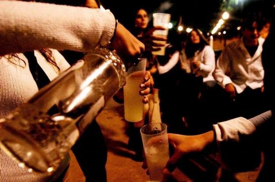 La mitad de los estudiantes secundarios de entre 14 y 18 años toma alcohol