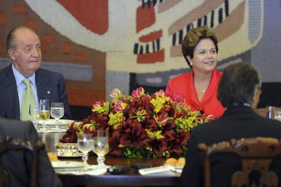 Dilma y Juan Carlos durante el almuerzo en Brasilia