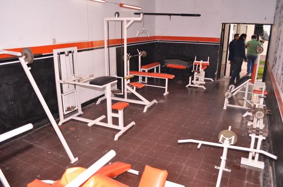 Moderno gimnasio en el Instituto Roca