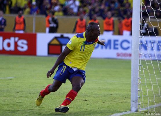 La selección ecuatoriana de fútbol venció a la de Colombia por 1-0