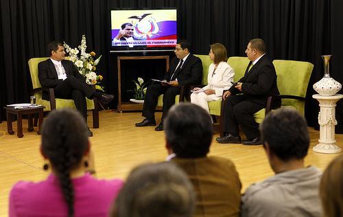 Rafael Correa durante la entrevistas con periodistas