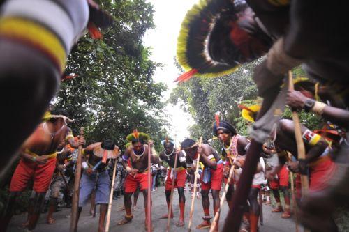 Indígenas de varias etnias en ceremonia inicial