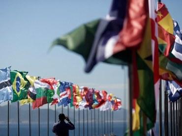 Banderas del mundo en sede de Río+20