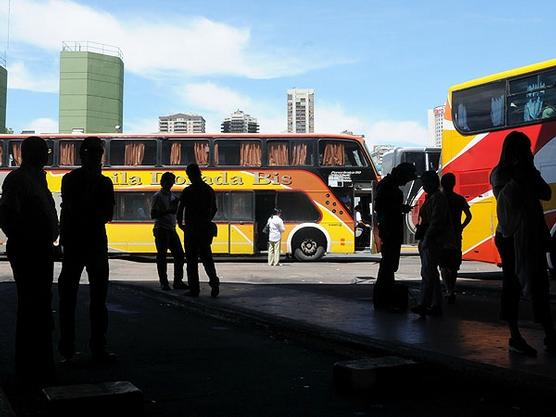 Colectivos de larga distancia paran por tiempo indeterminado