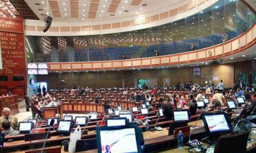 Asamblea ecuatoriana dilata la discusión