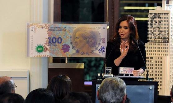 Cristina Fernández de Kirchner presentó el nuevo billete de 100 pesos que llevará la imagen de Eva Duarte de Perón