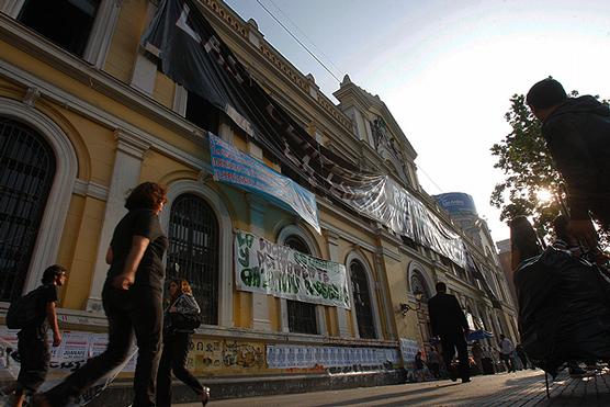 Universidad estatal tomada por alumnos ayer