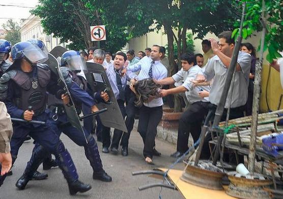 Represión policial en Asunción