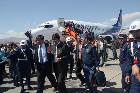 Evo Morales entregó la nueva aeronave