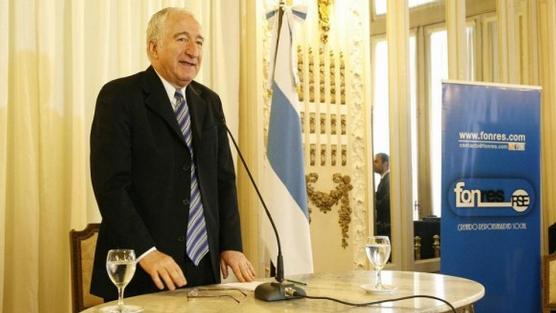 El economista Bernardo Kliksberg disertó ayer en el Salón Blanco de Casa de Gobierno