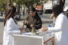 Vecinos donan bronce en plaza Independencia