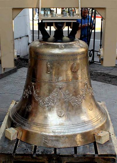 La nueva campana de 610 kilos de aleación de bronce, cobre, estaño y oro fue colocada en la Basílica de La Merced