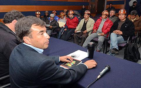 Quintana escucha a los delegados mineros