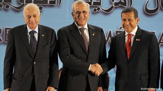 Ollanta Humala, con el Secretario General de la Liga Árabe, Nabil Al Araby (izqda.), y el presidente de Líbano, Michel Suleiman